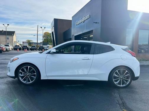 2019 Hyundai Veloster 2