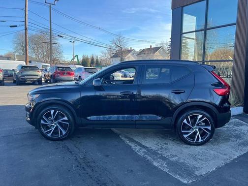 2020 Volvo XC40 T5 R-Design