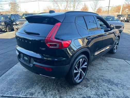 2020 Volvo XC40 T5 R-Design