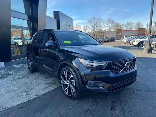 2020 Volvo XC40 T5 R-Design