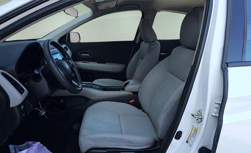 Platinum White Pearl 2021 Honda HR-V LX