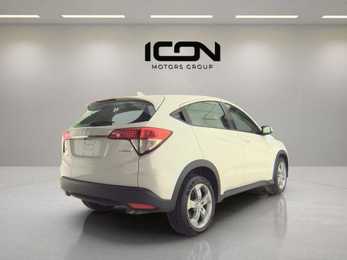 Platinum White Pearl 2021 Honda HR-V LX