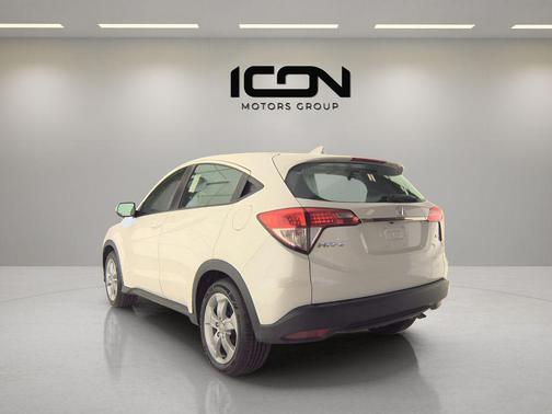 Platinum White Pearl 2021 Honda HR-V LX