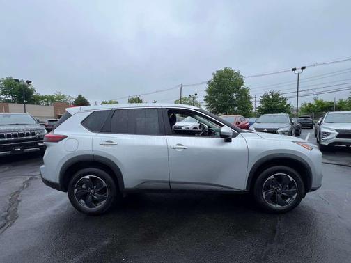 Brilliant Silver Metallic 2024 Nissan Rogue SV