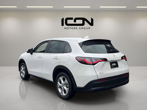 Platinum White Pearl 2025 Honda HR-V LX
