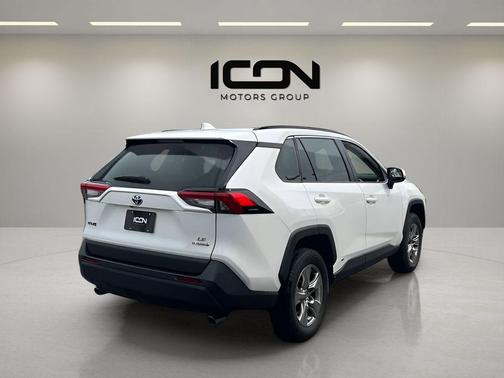 Ice Cap 2024 Toyota RAV4 Hybrid LE