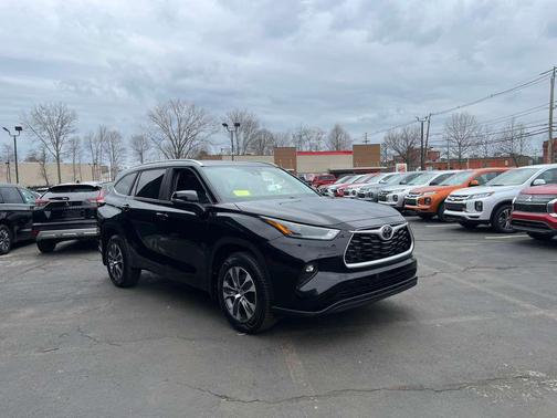 2025 Toyota Highlander Platinum