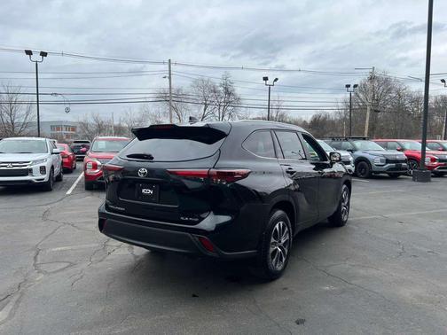 2025 Toyota Highlander Platinum