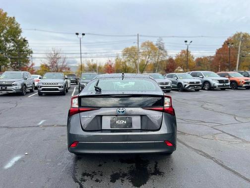 2022 Toyota Prius LE