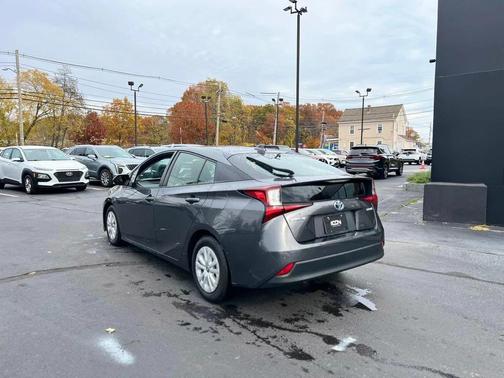 2022 Toyota Prius LE