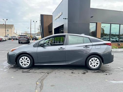 2022 Toyota Prius LE