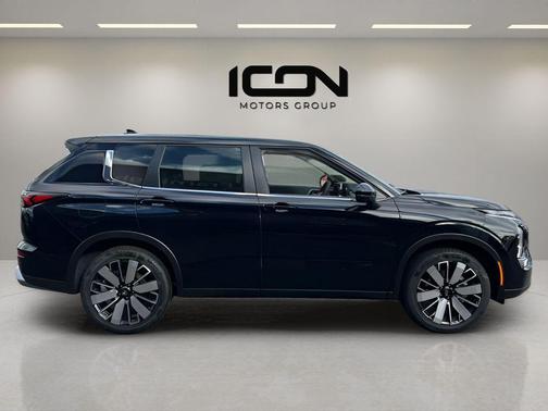 Labrador Black Pearl 2026 Mitsubishi Outlander SE 2.5 S-AWC