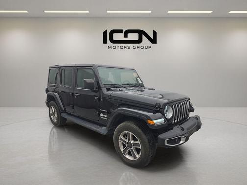 Black Clearcoat 2022 Jeep Wrangler Unlimited Sahara