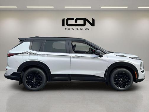 White Diamond/Black Roof 2026 Mitsubishi Outlander Trail Edition S-AWC