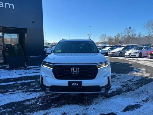 2023 Honda Pilot Touring 8-Passenger