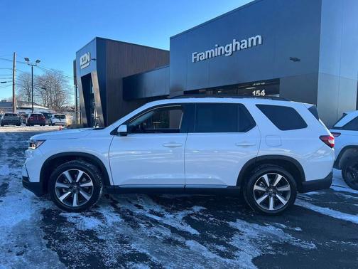 2023 Honda Pilot Touring 8-Passenger