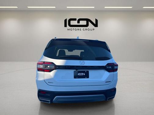 2023 Honda Pilot Touring 8-Passenger