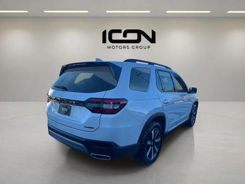 2023 Honda Pilot Touring 8-Passenger