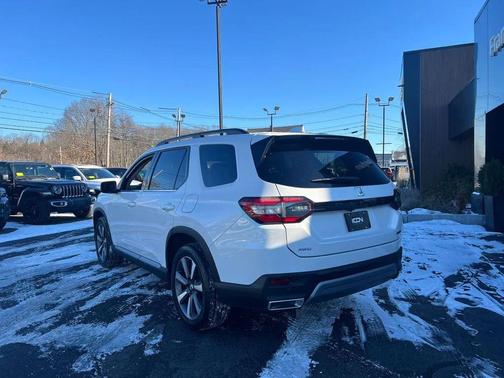 2023 Honda Pilot Touring 8-Passenger