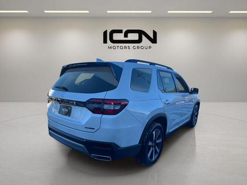 2023 Honda Pilot Touring 8-Passenger