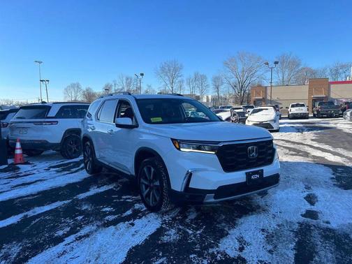 2023 Honda Pilot Touring 8-Passenger