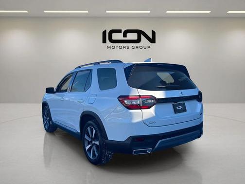 2023 Honda Pilot Touring 8-Passenger