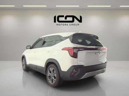 Snow White Pearl 2026 Kia Seltos LX