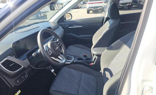 Snow White Pearl 2026 Kia Seltos LX