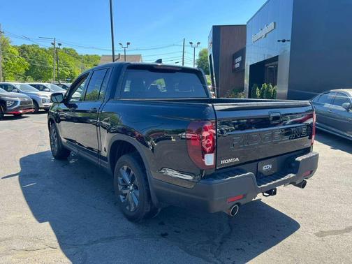 Crystal Black Pearl 2024 Honda Ridgeline RTL