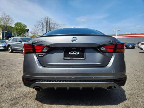 2021 Nissan Altima SR FWD