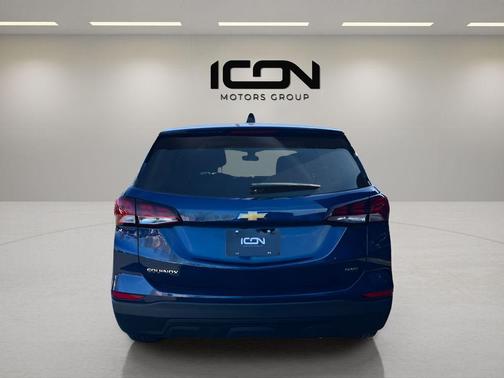 Blue Glow Metallic 2022 Chevrolet Equinox LS