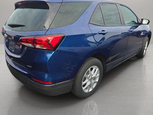 Blue Glow Metallic 2022 Chevrolet Equinox LS