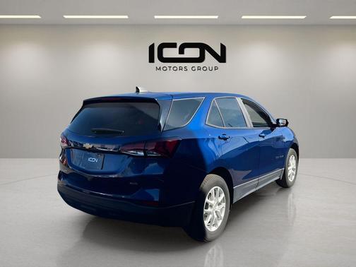 Blue Glow Metallic 2022 Chevrolet Equinox LS