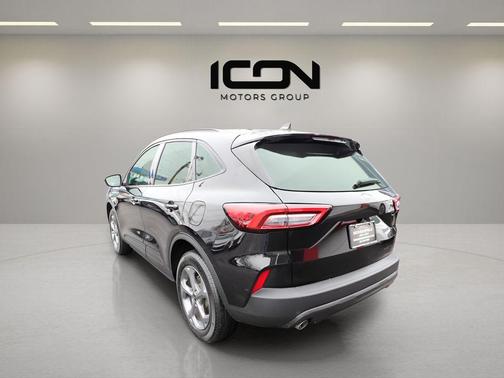 Agate Black Metallic 2025 Ford Escape ST-Line Select