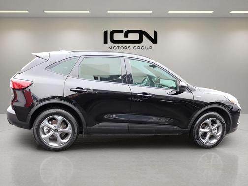 Agate Black Metallic 2025 Ford Escape ST-Line Select