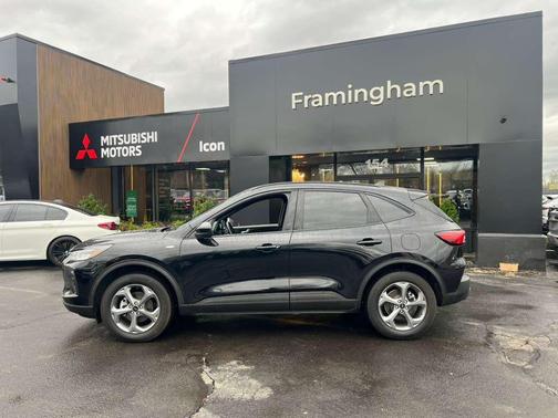 Agate Black Metallic 2025 Ford Escape ST-Line Select