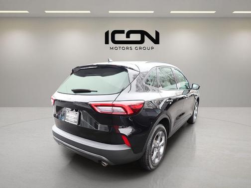 Agate Black Metallic 2025 Ford Escape ST-Line Select