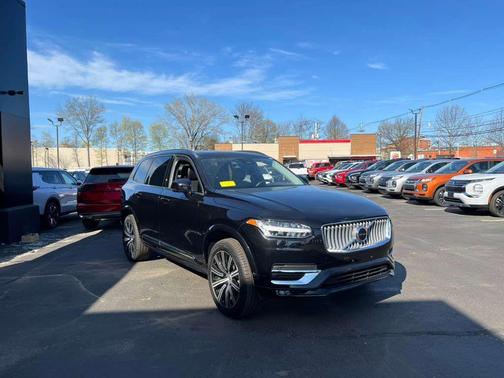 Onyx Black Metallic 2024 Volvo XC90 B5 Core Bright Theme
