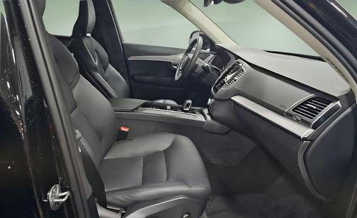Onyx Black Metallic 2024 Volvo XC90 B5 Core Bright Theme