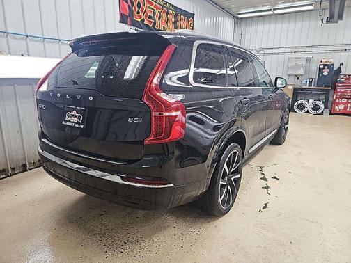 2023 Volvo XC90 B5 Plus