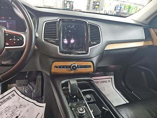 2023 Volvo XC90 B5 Plus