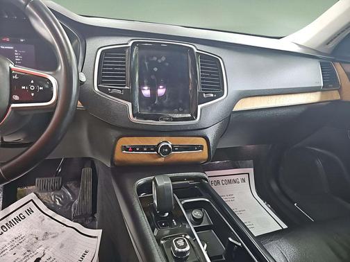 2023 Volvo XC90 B5 Plus