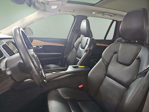 2023 Volvo XC90 B5 Plus