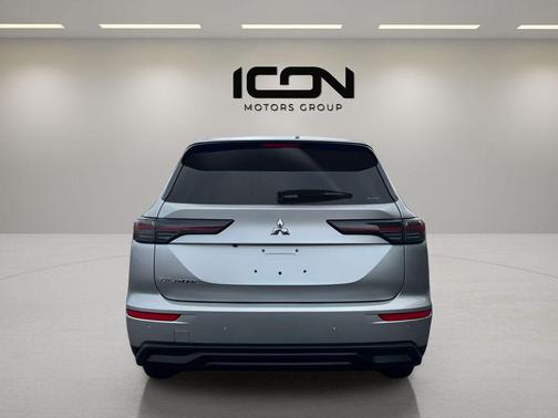 2026 Mitsubishi Outlander ES 2.5 S-AWC