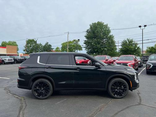 Black Diamond 2026 Mitsubishi Outlander LE S-AWC