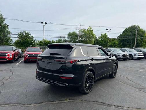 Black Diamond 2026 Mitsubishi Outlander LE S-AWC