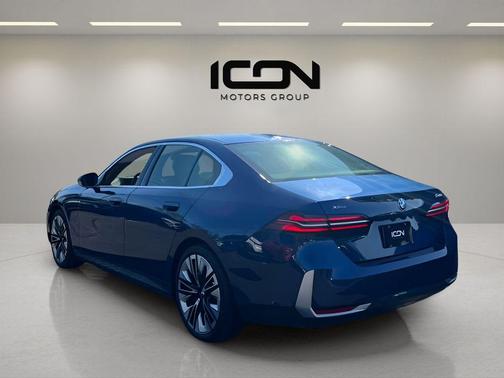 Phytonic Blue Metallic 2026 BMW 540 xDrive