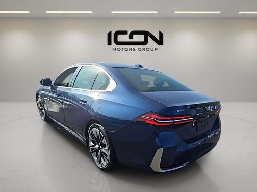 Phytonic Blue Metallic 2026 BMW 540 xDrive