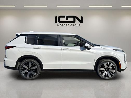 Alloy Silver Metallic 2026 Mitsubishi Outlander SE S-AWC