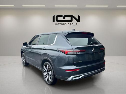 Graphite Gray 2026 Mitsubishi Outlander SE 2.5 S-AWC